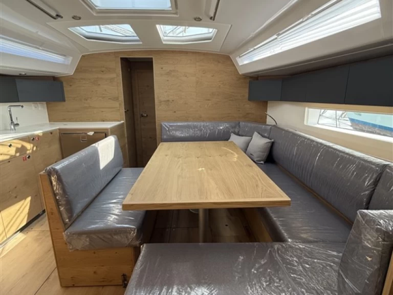 Elan Impression 45 między profesjonalistami a osobami prywatnymi w Pula