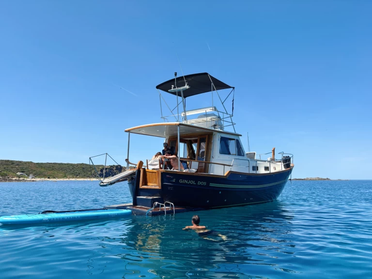 Wynajem Motorówka Menorquin-Yachts z patentem 