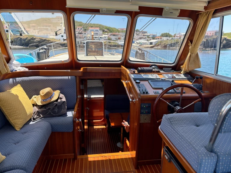 Menorquin-Yachts Menorquin Yachts 120 między profesjonalistami a osobami prywatnymi w Mahon