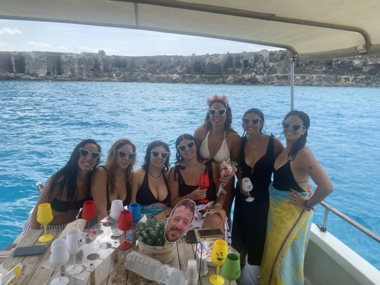 Motorówka do wynajmu w Porto turistico Marsala w najlepszej cenie