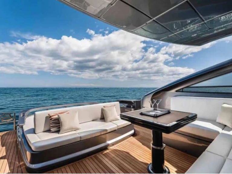 Wynajmij Motorówka z lub bez skippera Pershing w Castellammare di Stabia