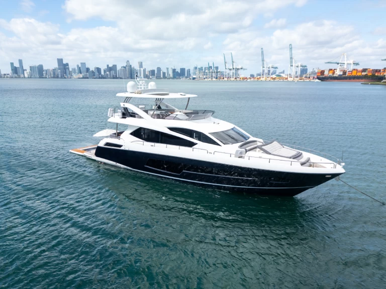 Wynajem łodzi Miami Beach tanio 80 Yacht