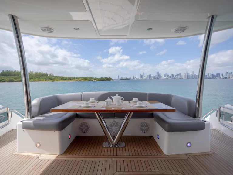 Wynajem Luksusowy jacht Sunseeker z patentem 