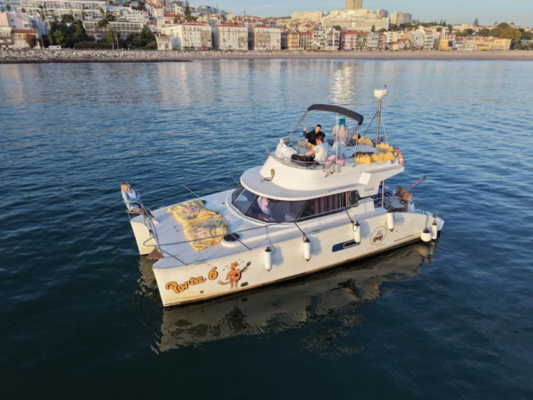 Wynajem Motorówka Fountaine Pajot z patentem 