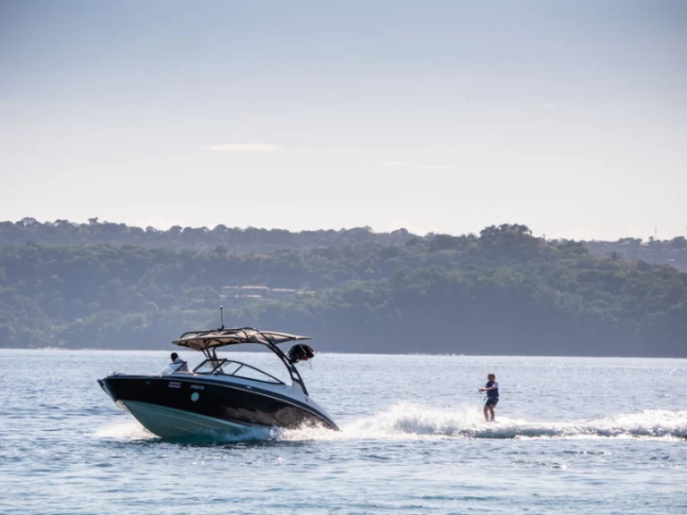 Wynajem łodzi Coco Bay tanio Jet Boat 24 FT 