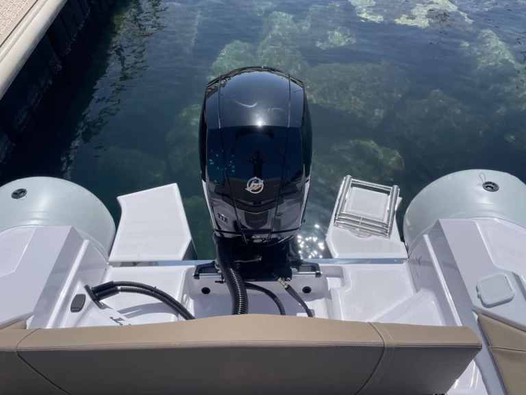 Ranieri Cayman 21 Sport między profesjonalistami a osobami prywatnymi w Cavalaire-sur-Mer