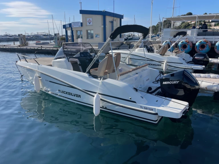Wynajem łodzi Cavalaire-sur-Mer tanio Activ 675 Sundeck