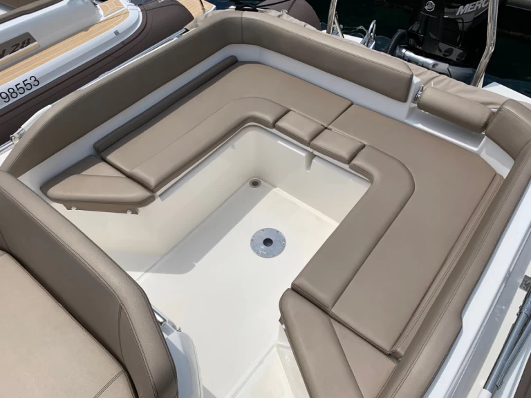 Wynajem Łódż półsztywna Joker Boat z patentem 