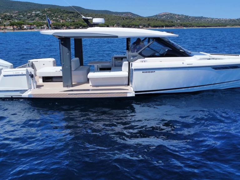 Wynajmij Saxdor 400 GTO w Cavalaire-sur-Mer