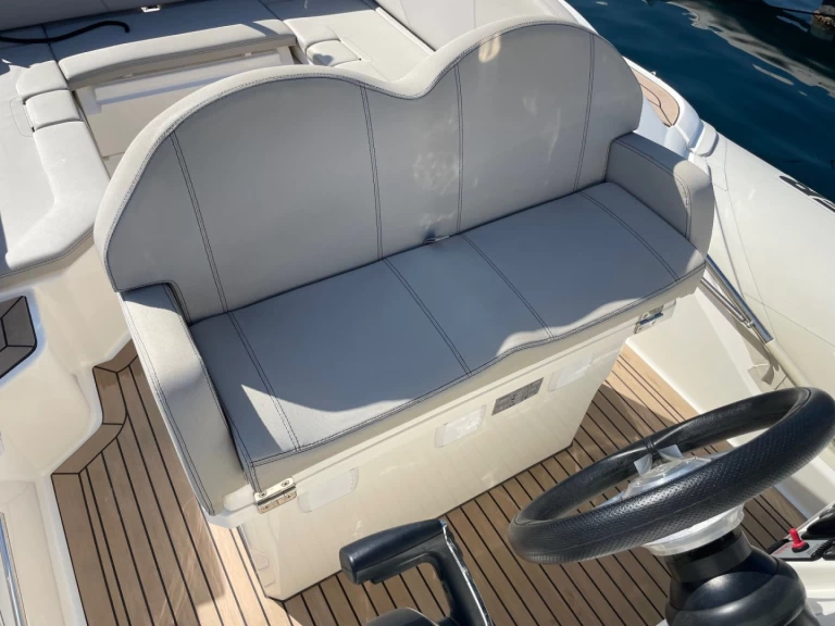 Wynajem Łódż półsztywna Joker Boat z patentem 