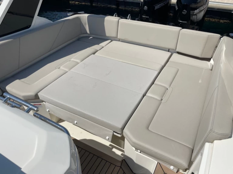 Wynajem Łódż półsztywna Joker Boat z patentem 