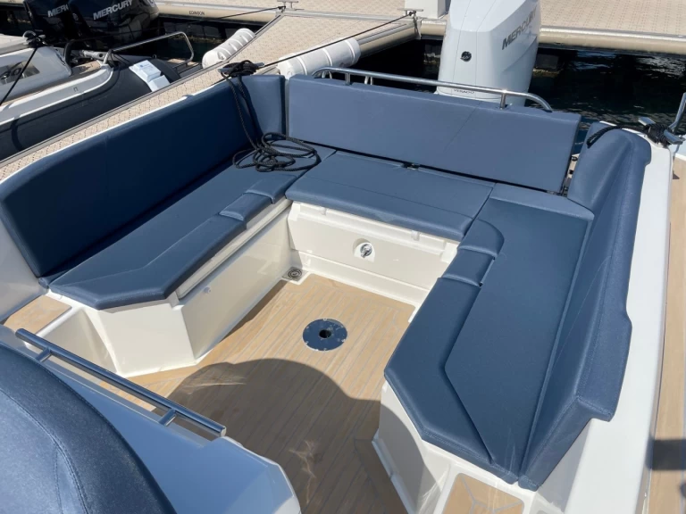 Wynajem Łódż półsztywna Joker Boat z patentem 