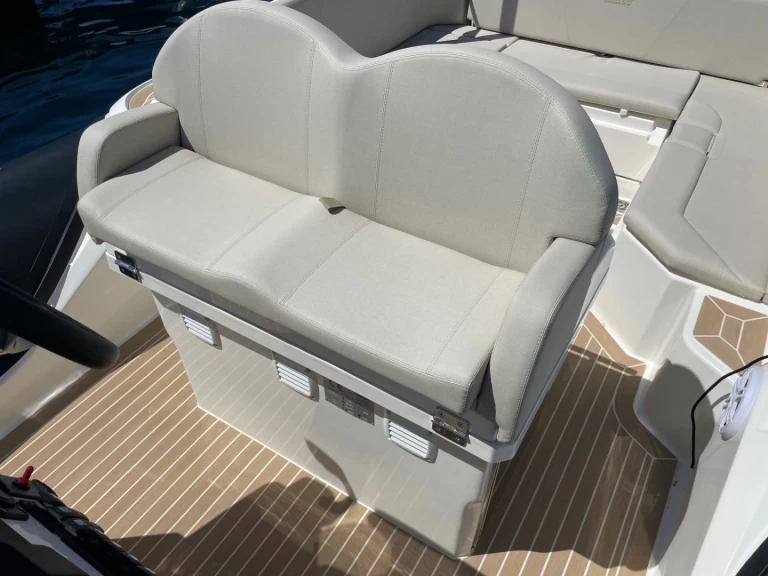 Łódż półsztywna do wynajmu w Cavalaire-sur-Mer w najlepszej cenie