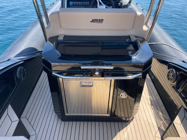 Łódż półsztywna do wynajmu w Cavalaire-sur-Mer w najlepszej cenie