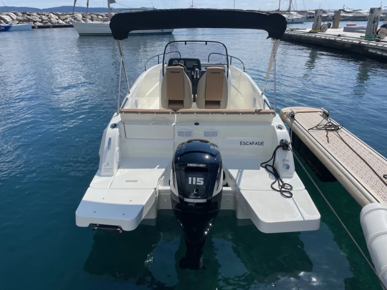 Wynajmij Quicksilver Quicksilver 605 Activ Open w Cavalaire-sur-Mer