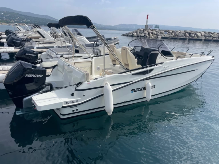Wynajem łodzi Cavalaire-sur-Mer tanio QUICKSILVER 805