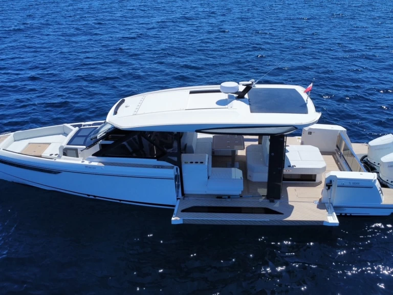 Wynajem Motorówka Saxdor z patentem 