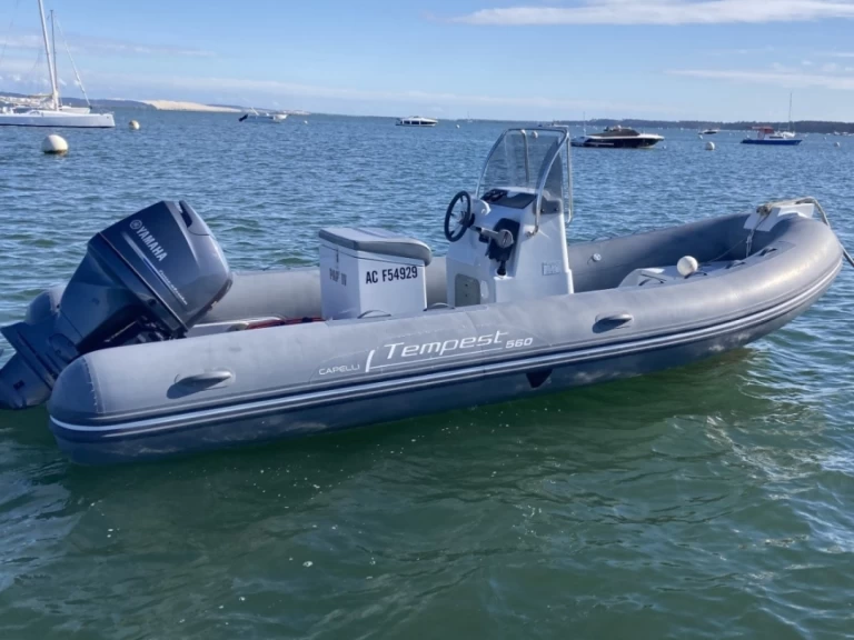 Capelli Tempest 560 Work między profesjonalistami a osobami prywatnymi w Grand Piquey