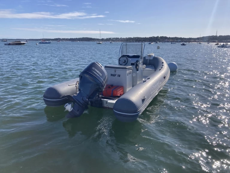 Wynajmij Capelli Tempest 560 Work w Grand Piquey