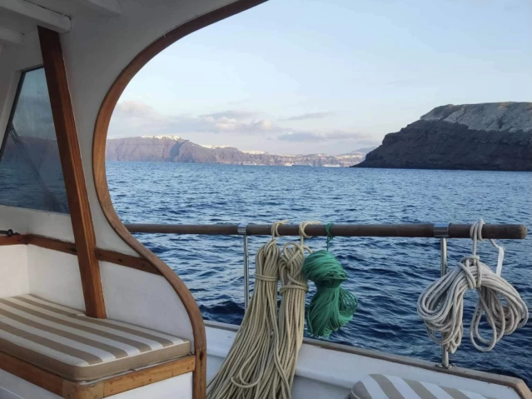 Wynajem łodzi Vlychada tanio trehandiri