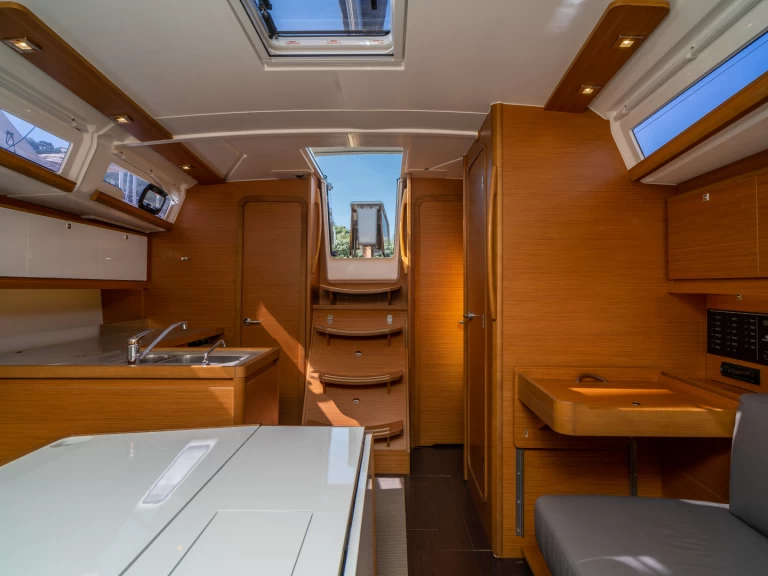 Wynajem Żaglowiec Dufour z patentem 