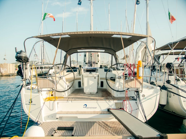 Wynajem Żaglowiec Bénéteau z patentem 