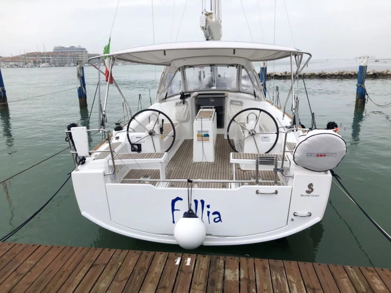 Wynajmij Bénéteau Oceanis 38 (3/2) w Olbia