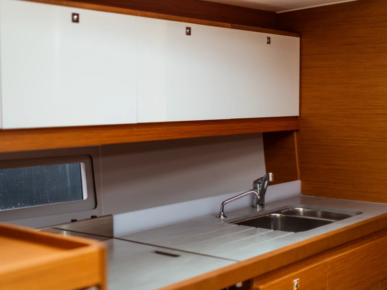 Dufour Dufour 390 Grand Large między profesjonalistami a osobami prywatnymi w Olbia