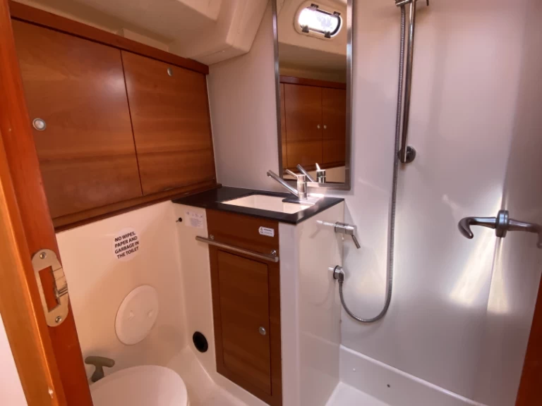 Wynajmij Hanse Hanse 430e w Pula
