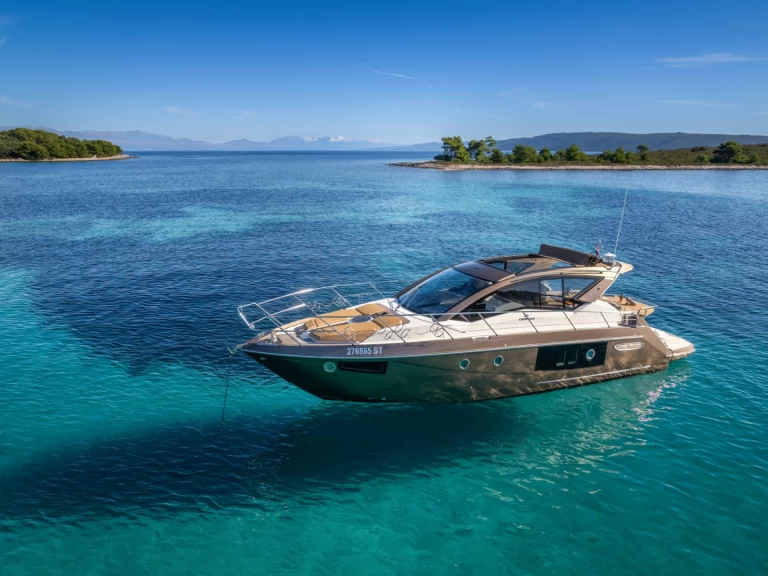 Wynajem łodzi Split tanio M 44 Hard Top