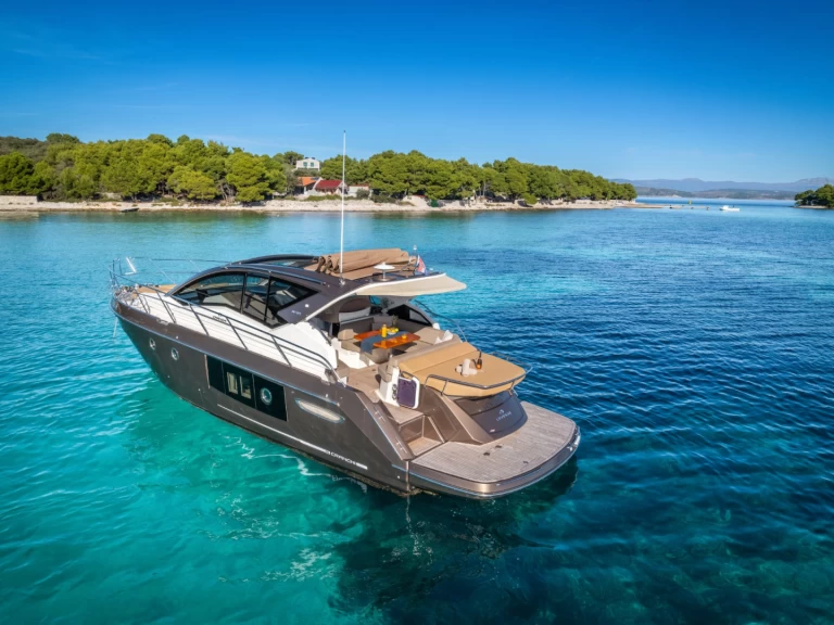 Wynajmij Cranchi M 44 Hard Top w Split