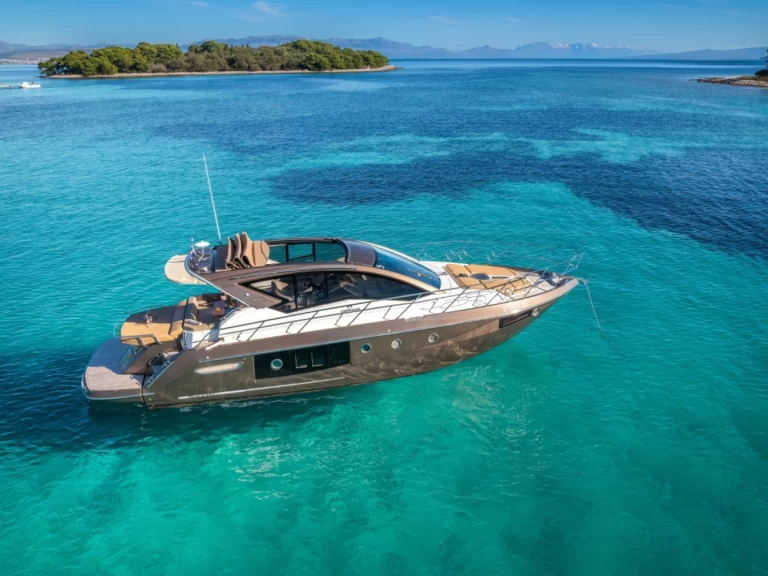 Wynajmij Cranchi M 44 Hard Top w Split