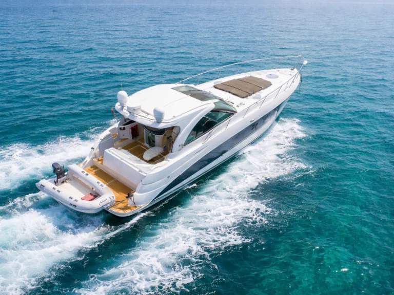 Wynajem w Coco Bay- Cruiser Yachts 400 Express na SamBoat