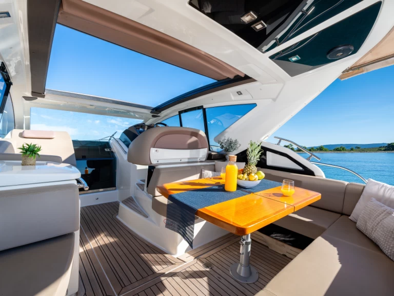 Wynajmij Cranchi Cranchi M44 HT w Kastel Gomilica