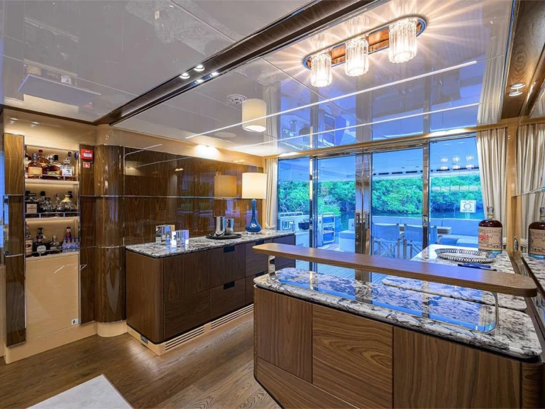 Cantiere delle Marche TROPA między profesjonalistami a osobami prywatnymi w Fort Lauderdale