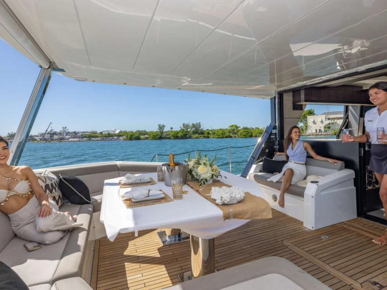 Wynajmij Luksusowy jacht z lub bez skippera Galeon w Miami