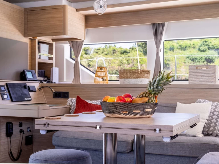 Wynajem łodzi Ateny tanio VALINOR - Summer