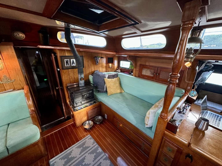 Wynajem łodzi Newport tanio KAI