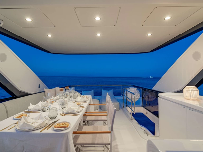 Wynajem Luksusowy jacht Azimut z patentem 