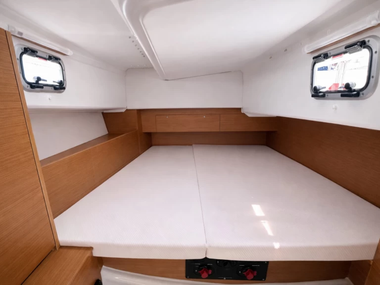 Wynajem w Nettuno- Jeanneau Sun Odyssey 350 na SamBoat