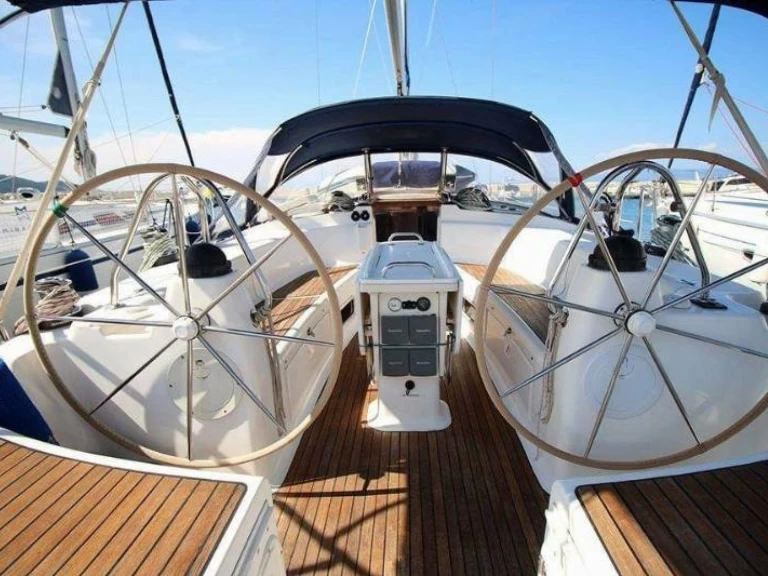 Wynajem Żaglowiec Bavaria z patentem 