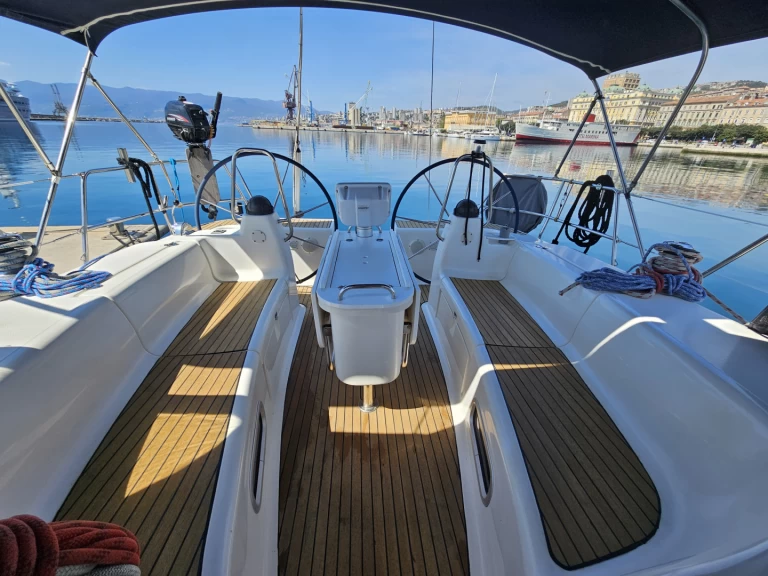 Wynajem Żaglowiec Bavaria z patentem 