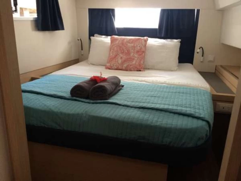 Fountaine Pajot Saona 47 między profesjonalistami a osobami prywatnymi w Belize City