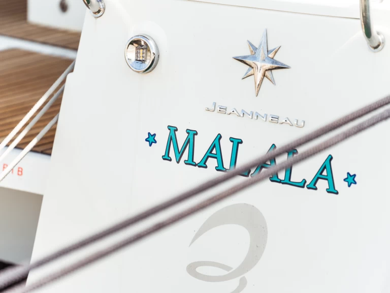 Wynajem Żaglowiec Jeanneau z patentem 