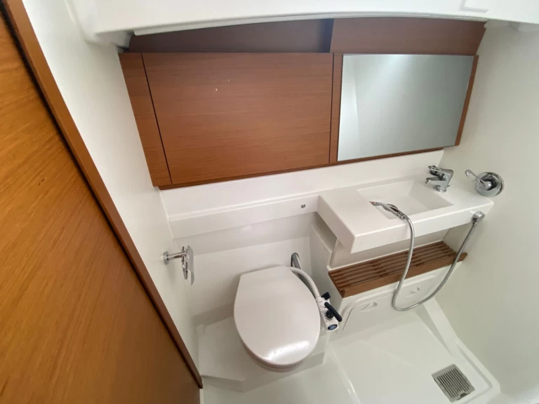 Jeanneau Sun Odyssey 490 między profesjonalistami a osobami prywatnymi w Nettuno