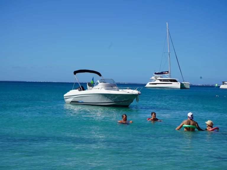 Wynajem łodzi Marigot tanio Flyer 650 Open