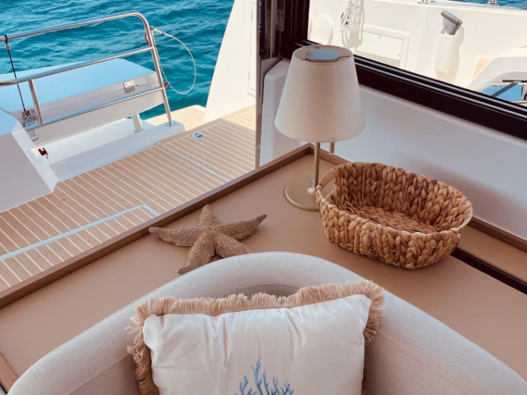 Bali Bali 5.8 między profesjonalistami a osobami prywatnymi w Porto Cervo