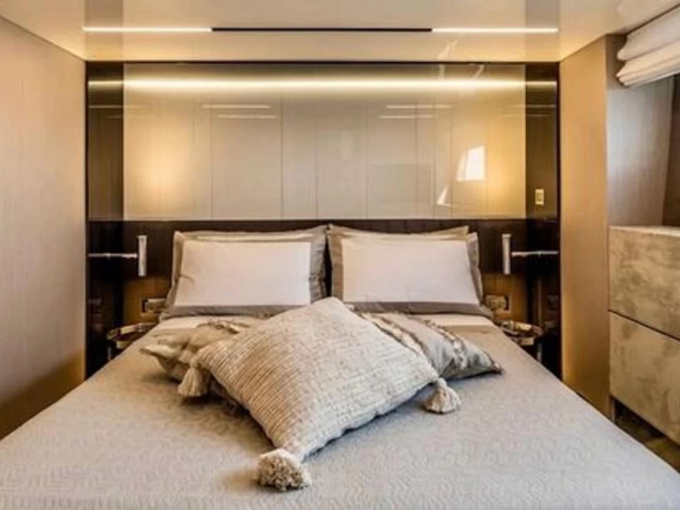 Wynajem Luksusowy jacht Cranchi z patentem 