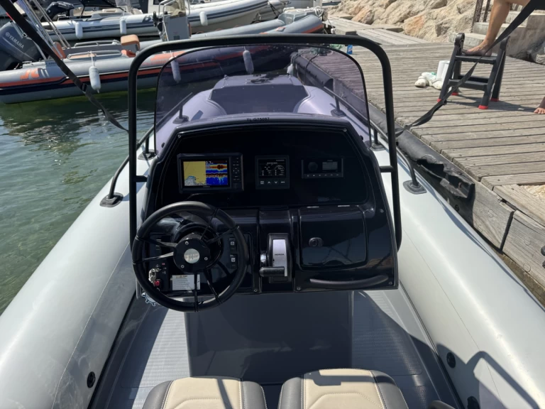 Grand Boats Golden Line G650LF między profesjonalistami a osobami prywatnymi w La Madrague