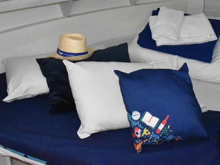 Le Boat Horizon 4 między profesjonalistami a osobami prywatnymi w Tannay